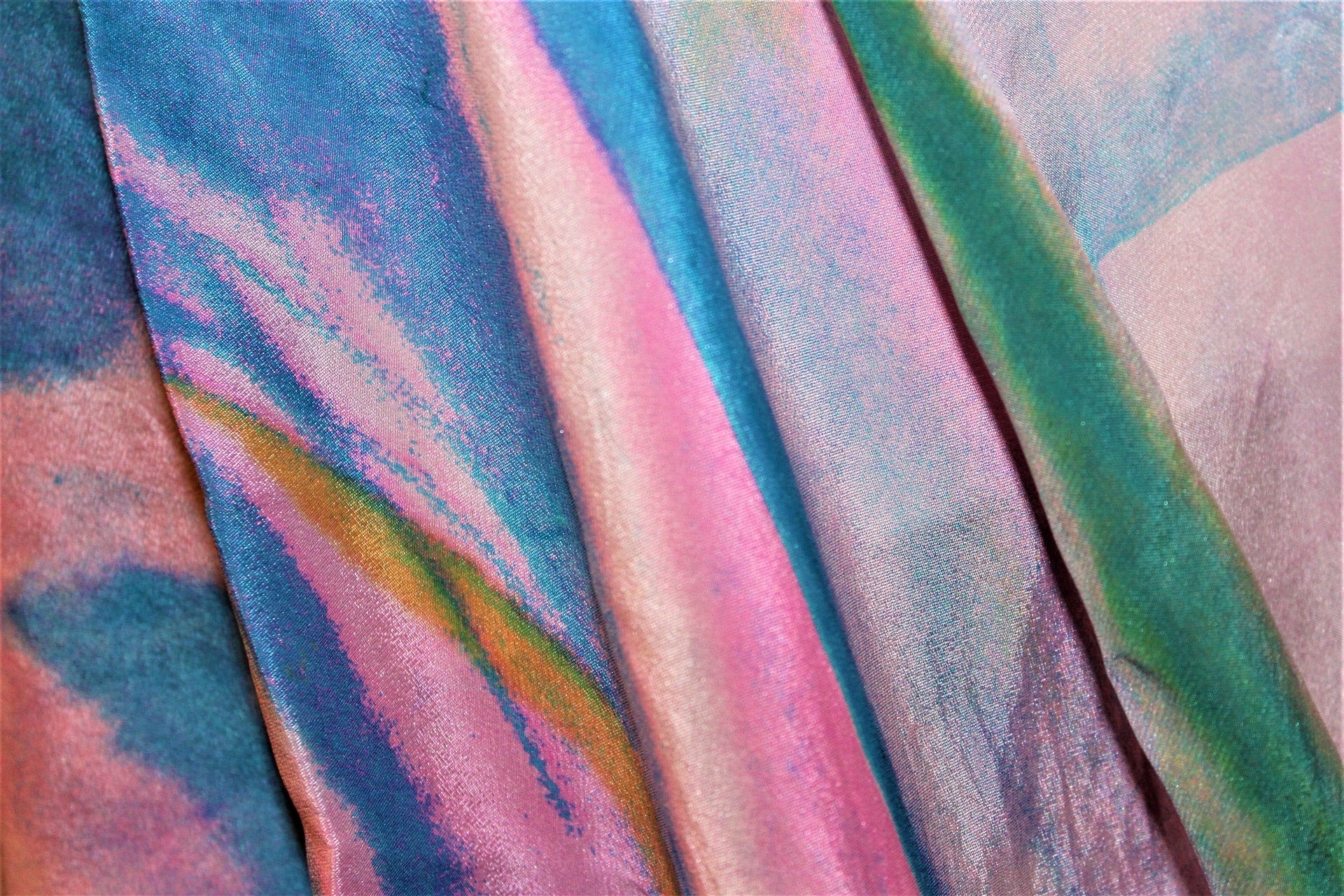 Iridescent fabric