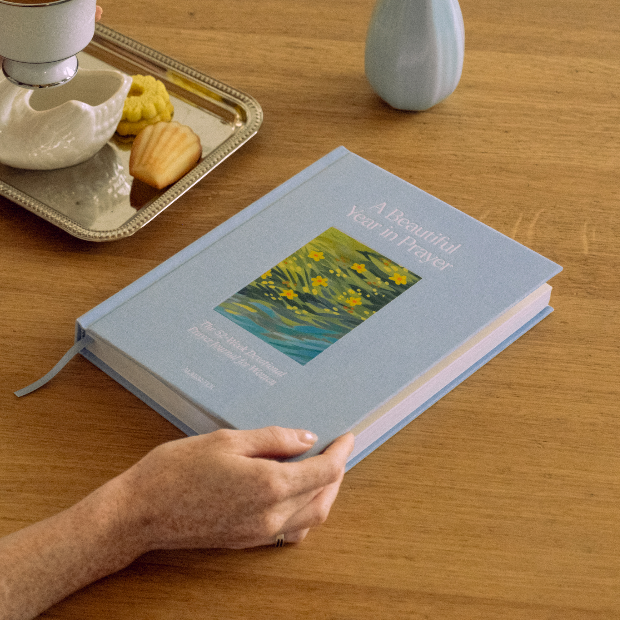 A Beautiful Year in Prayer: The 52 Week Devotional Prayer Journal for Women